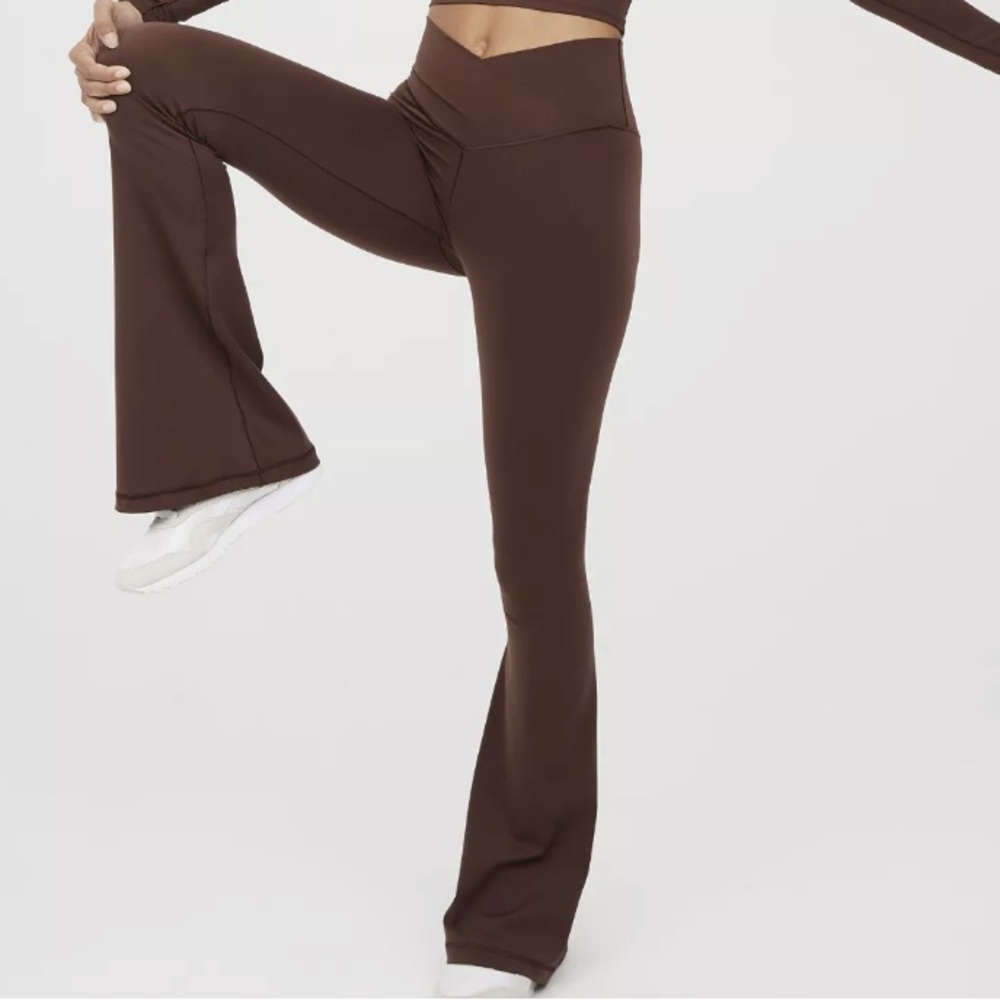 Offline by aerie Real Me High waisted crossover flare legging - size Large